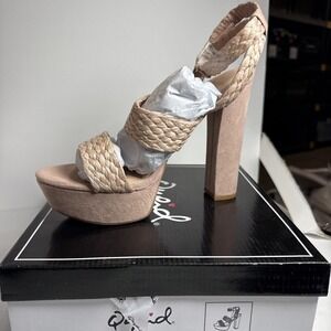 Qupid Light Pink Blush Raffia And Suede 6 In‎ Heels Sandals Pump Size 10